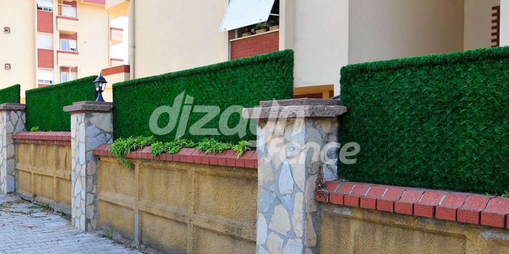 synthetic-grass-fence-covering-cost