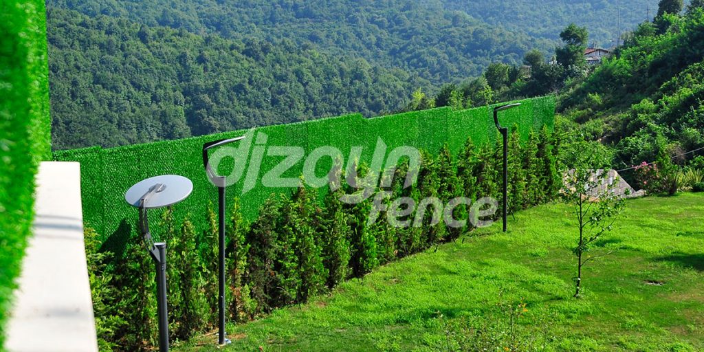 grass-privacy-fence
